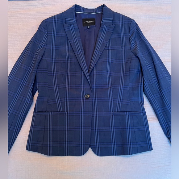 Banana Republic Jackets & Blazers - Banana Republic Navy Blue Plaid Blazer